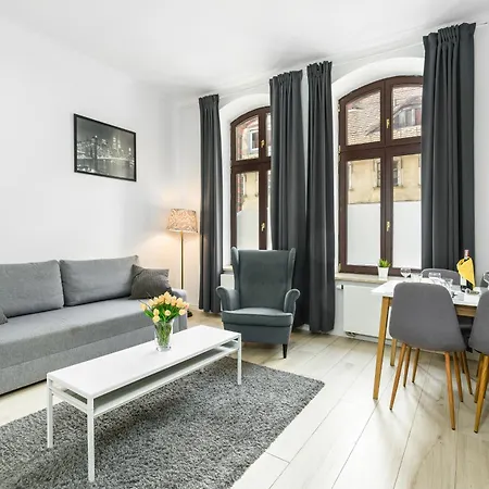 Apartment Old Town Swiety Wojciech Street - By Renters *